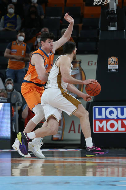 队紧密合作 队紧密合作