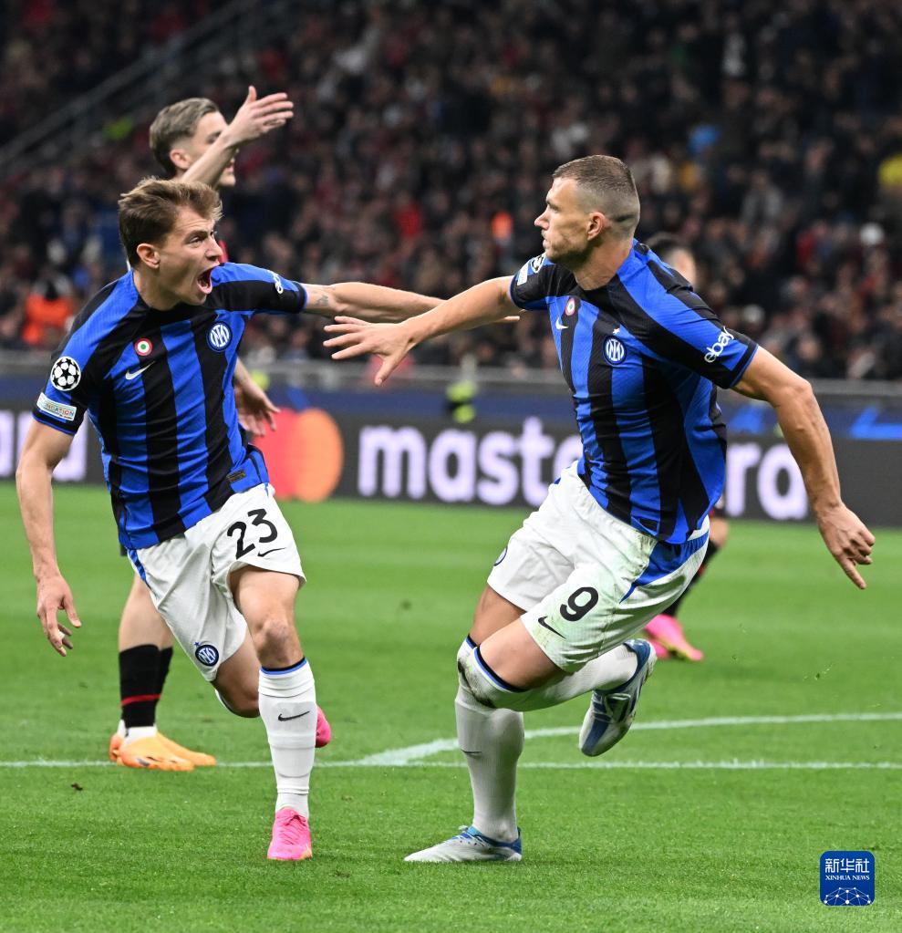 首轮对阵中 首轮对阵中